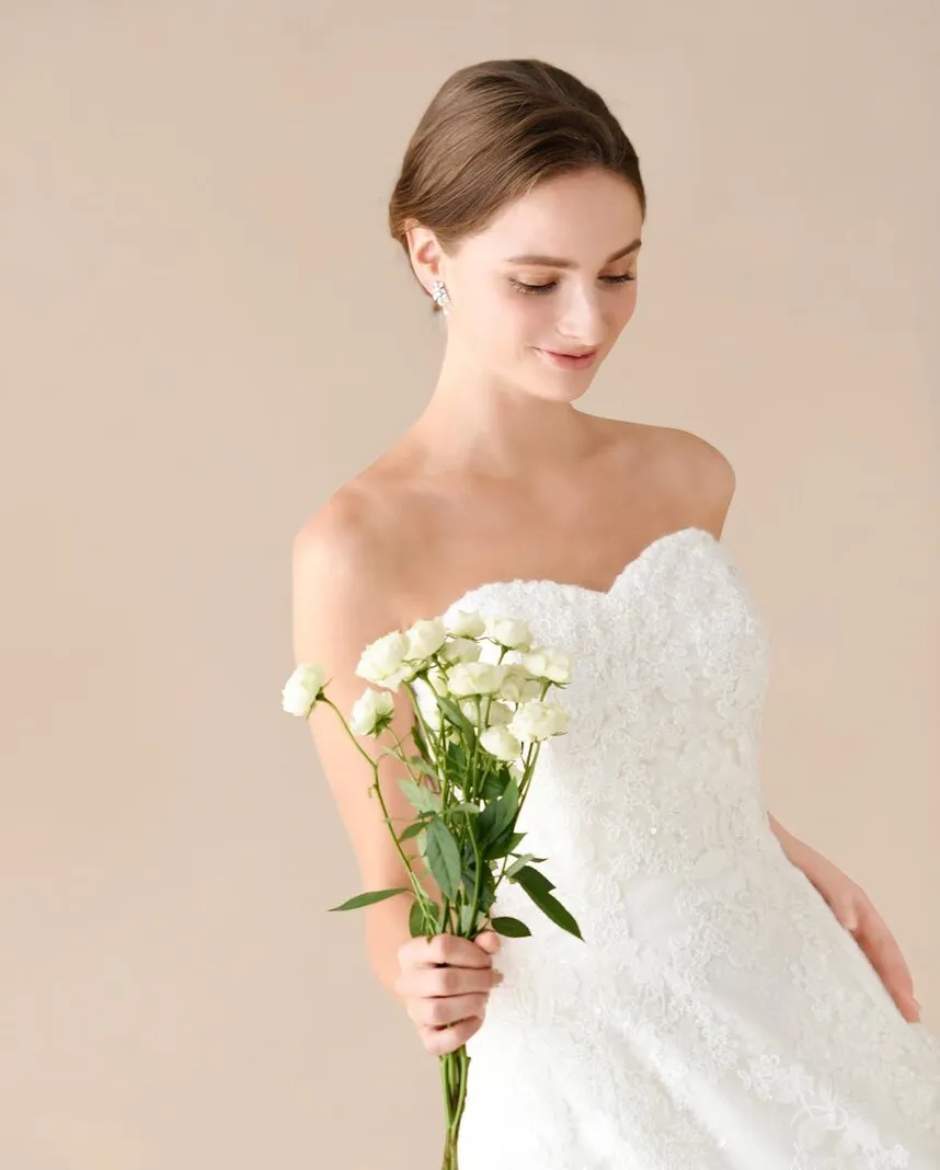 ---Affordable A-line dress with sweetheart neckline and embellishments--